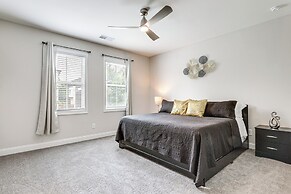 7 Mi to Dtwn: Sleek Retreat in Atlanta!