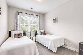 7 Mi to Dtwn: Sleek Retreat in Atlanta!