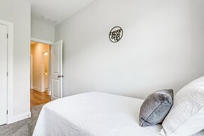 7 Mi to Dtwn: Sleek Retreat in Atlanta!