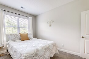 7 Mi to Dtwn: Sleek Retreat in Atlanta!