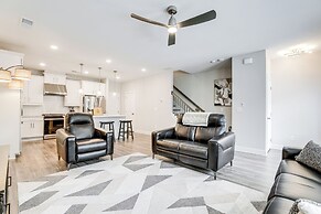 7 Mi to Dtwn: Sleek Retreat in Atlanta!