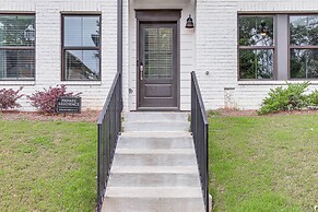 7 Mi to Dtwn: Sleek Retreat in Atlanta!