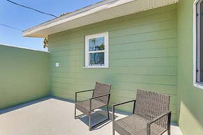 4 Mi to Venice Beach: Home w/ Patio & Yard