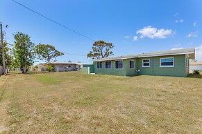 4 Mi to Venice Beach: Home w/ Patio & Yard