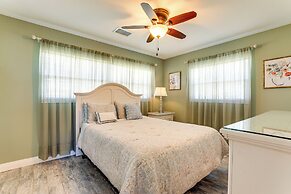 4 Mi to Venice Beach: Home w/ Patio & Yard