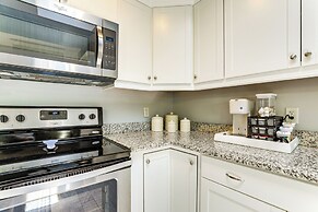 4 Mi to Venice Beach: Home w/ Patio & Yard