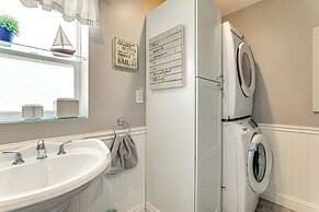 4 Mi to Venice Beach: Home w/ Patio & Yard