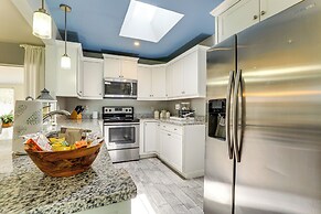 4 Mi to Venice Beach: Home w/ Patio & Yard