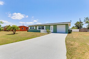 4 Mi to Venice Beach: Home w/ Patio & Yard