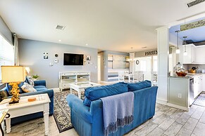 4 Mi to Venice Beach: Home w/ Patio & Yard