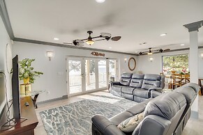 Front Row Beachfront Long Beach Getaway