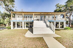 Front Row Beachfront Long Beach Getaway