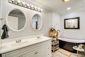 Front Row Beachfront Long Beach Getaway