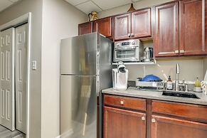 Spacious Yard & Bbq: Chic Escape in Lawrenceville!