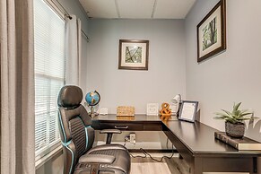 Spacious Yard & Bbq: Chic Escape in Lawrenceville!