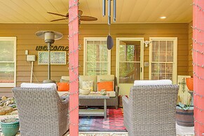 Spacious Yard & Bbq: Chic Escape in Lawrenceville!
