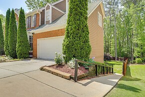 Spacious Yard & Bbq: Chic Escape in Lawrenceville!