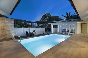 Designer 3BR Villa Silver Pool in Kamala