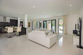 Designer 3BR Villa Silver Pool in Kamala