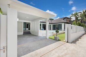 Designer 3BR Villa Silver Pool in Kamala