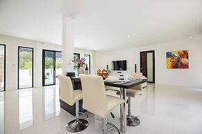 Designer 3BR Villa Silver Pool in Kamala