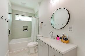 Steps to Beach: Home w/ Ocean View in Navarre!