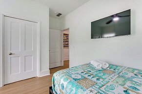 Steps to Beach: Home w/ Ocean View in Navarre!