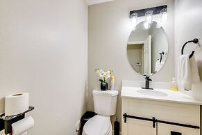 2 Mi to Desert Diamond Arena: Home w/ Patio!