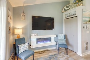 Boat Slip & Pool Access: Oak Harbor Haven!