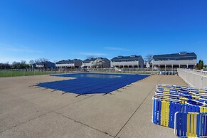 Boat Slip & Pool Access: Oak Harbor Haven!