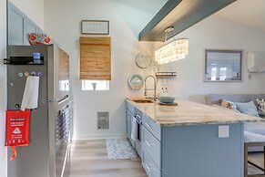 Boat Slip & Pool Access: Oak Harbor Haven!