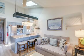 Boat Slip & Pool Access: Oak Harbor Haven!