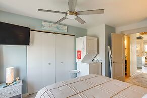 Boat Slip & Pool Access: Oak Harbor Haven!