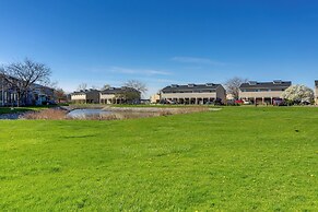 Boat Slip & Pool Access: Oak Harbor Haven!