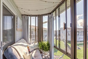 Boat Slip & Pool Access: Oak Harbor Haven!