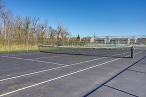 Boat Slip & Pool Access: Oak Harbor Haven!