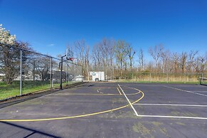 Boat Slip & Pool Access: Oak Harbor Haven!