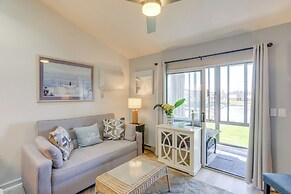 Boat Slip & Pool Access: Oak Harbor Haven!