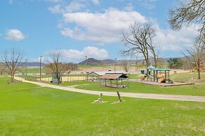 14 Mi to Mississippi River: Rural Cochrane Retreat