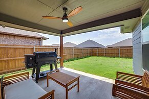 1 Mi to Splash Kingdom Air Patrol: Home w/ Patio!