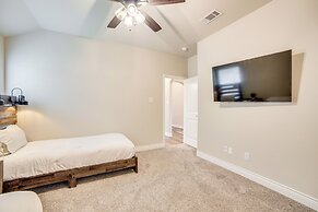 1 Mi to Splash Kingdom Air Patrol: Home w/ Patio!