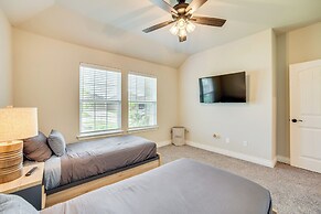 1 Mi to Splash Kingdom Air Patrol: Home w/ Patio!