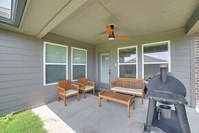 1 Mi to Splash Kingdom Air Patrol: Home w/ Patio!