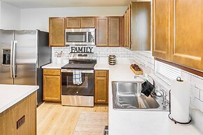 3 Mi to Dtwn Franklin: Family-friendly Townhouse