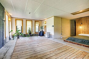 < 1 Mi to Tuttle Creek Lake: Cabin w/ 2 Kayaks!