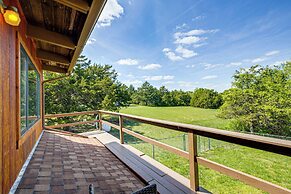 < 1 Mi to Tuttle Creek Lake: Cabin w/ 2 Kayaks!