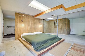 < 1 Mi to Tuttle Creek Lake: Cabin w/ 2 Kayaks!