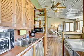 < 1 Mi to Tuttle Creek Lake: Cabin w/ 2 Kayaks!