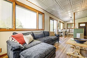 < 1 Mi to Tuttle Creek Lake: Cabin w/ 2 Kayaks!