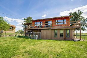 < 1 Mi to Tuttle Creek Lake: Cabin w/ 2 Kayaks!